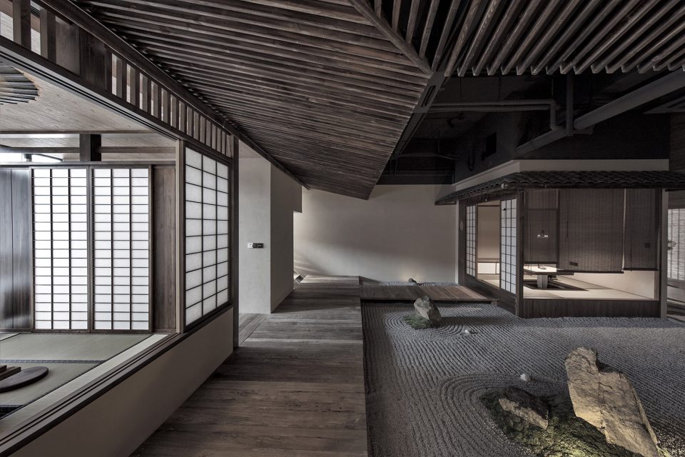 Yuanzhong Zhanhe by East to West Design Yuanzhong Zhanhe
