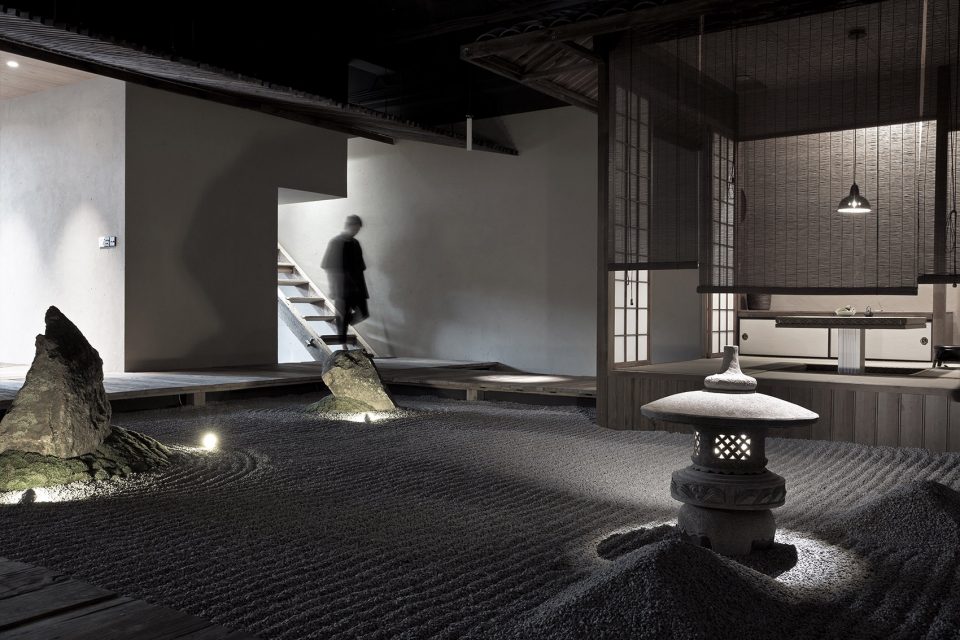 Yuanzhong Zhanhe by East to West Design Yuanzhong Zhanhe