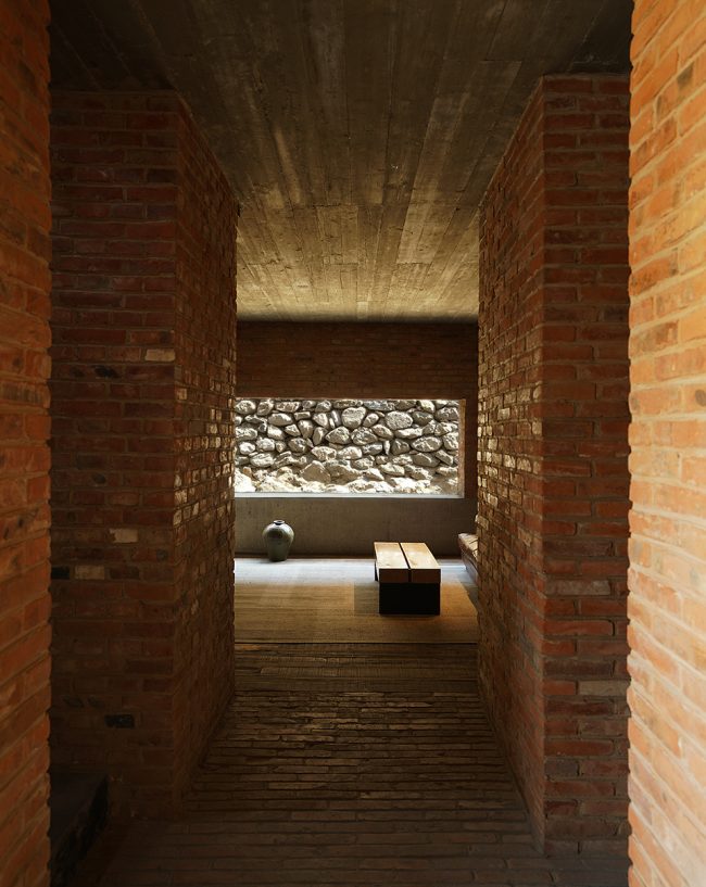 Courtyard House in the North Cashijiang by xian Architects
