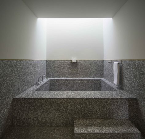 The Walled Tsingpu Yangzhou Retreat by NeriHu