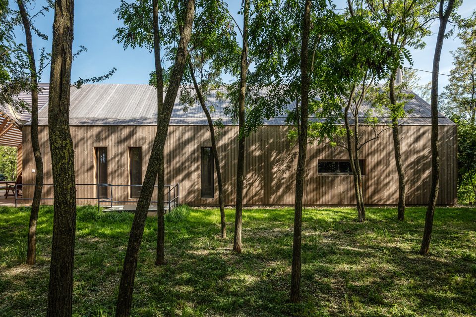 wooden house by András Varsányi Péter Pozsár Norbert Vas