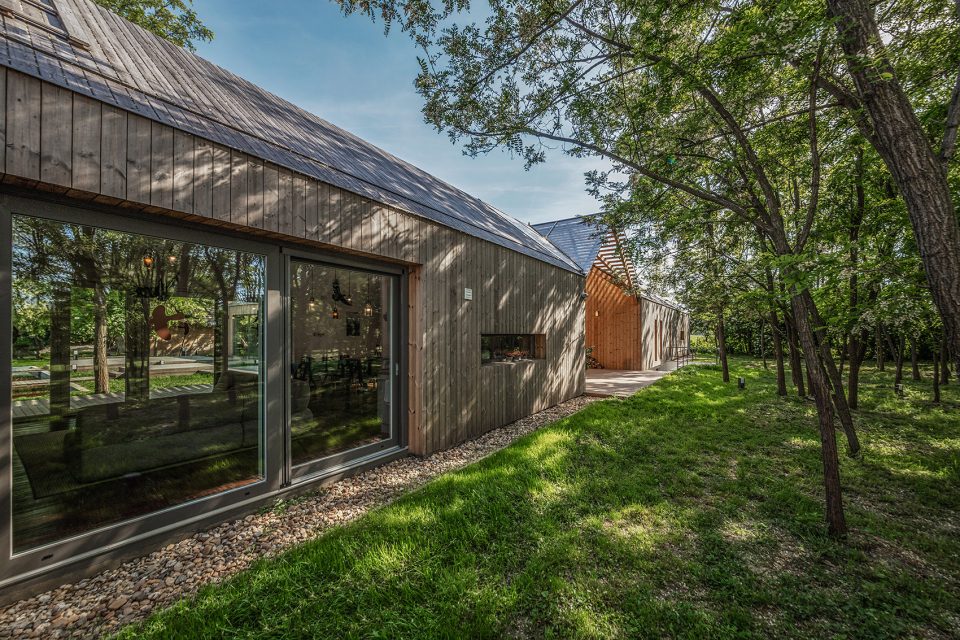 wooden house by András Varsányi Péter Pozsár Norbert Vas