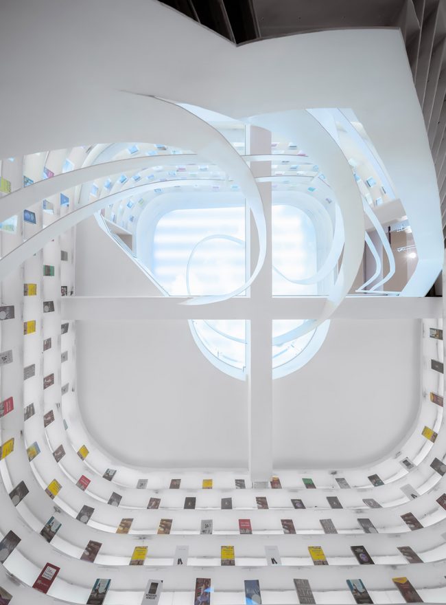 White Comedy of Xi’an Zhongshu Bookstore China by Wutopia Lab