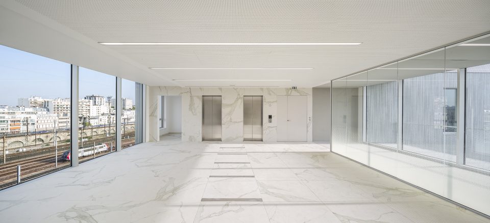 archimede offices and gymnasium in bercy by brenac gonzalez associes