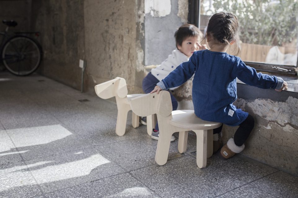 Chair moji by dot Make