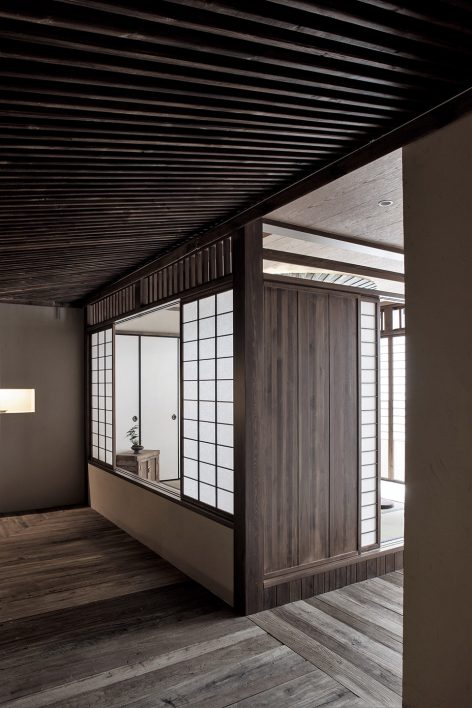 Yuanzhong Zhanhe by East to West Design Yuanzhong Zhanhe