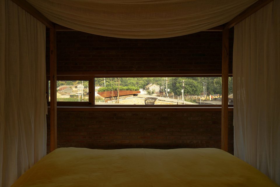 Courtyard House in the North Cashijiang by xian Architects