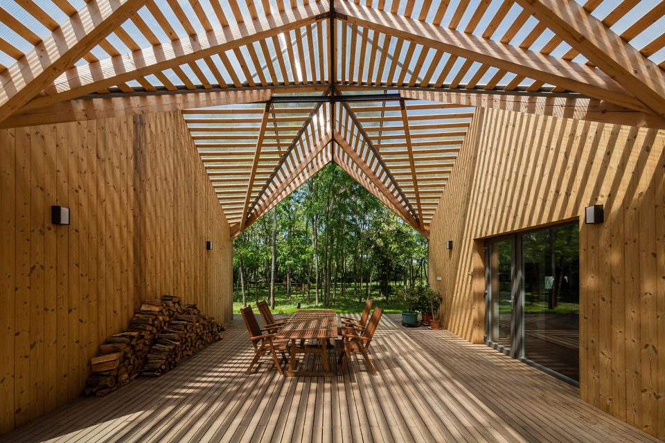 wooden house by András Varsányi Péter Pozsár Norbert Vas