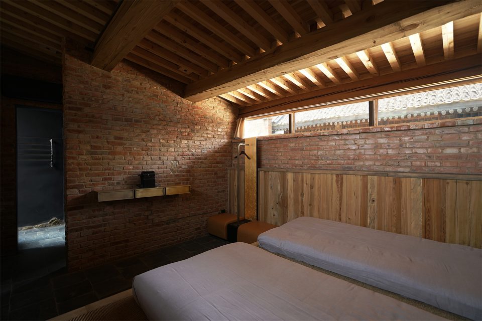 Courtyard House in the North Cashijiang by xian Architects