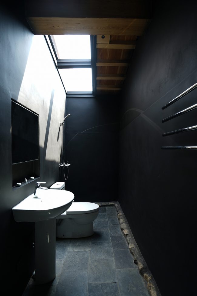 Courtyard House in the North Cashijiang by xian Architects