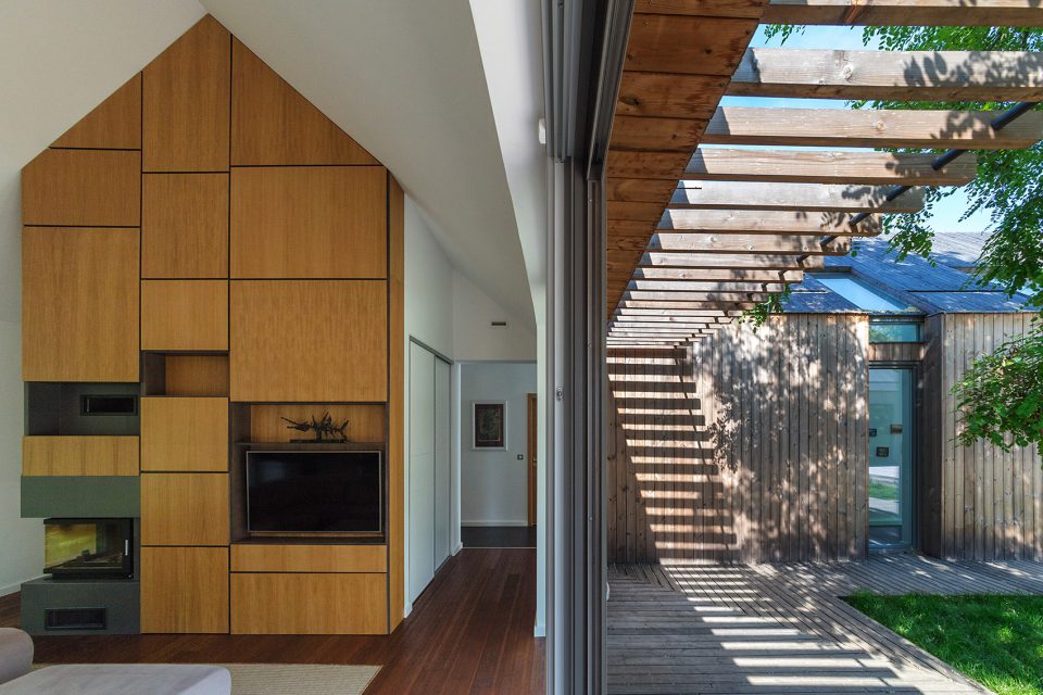 wooden house by András Varsányi Péter Pozsár Norbert Vas