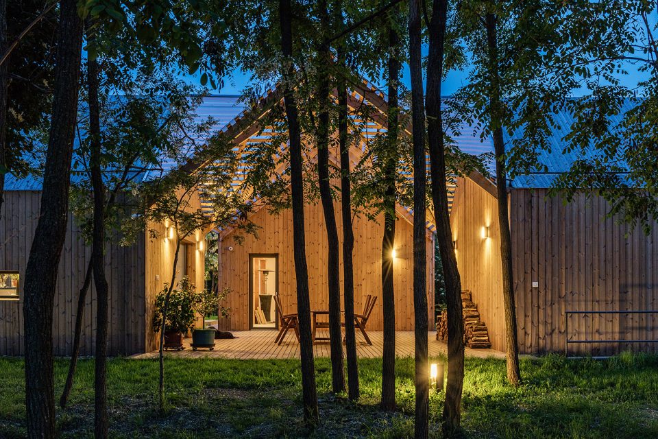 wooden house by András Varsányi Péter Pozsár Norbert Vas