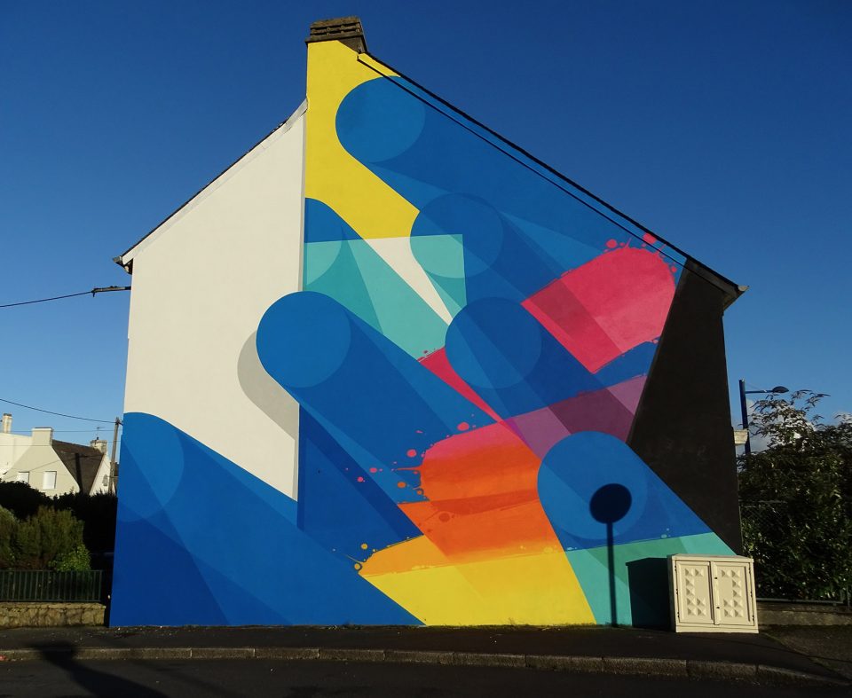 providing the following description:zest可以说是抽象派墙绘作品的