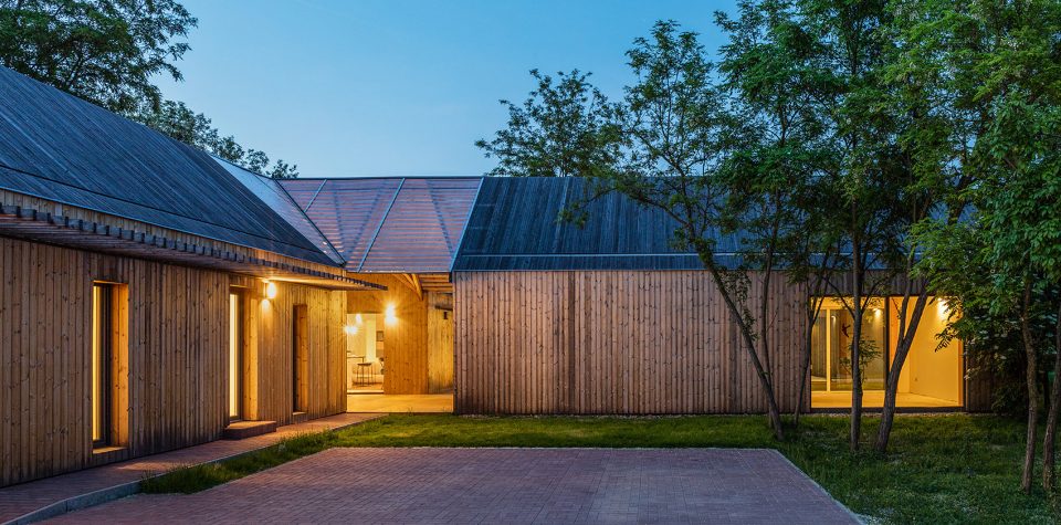 wooden house by András Varsányi Péter Pozsár Norbert Vas
