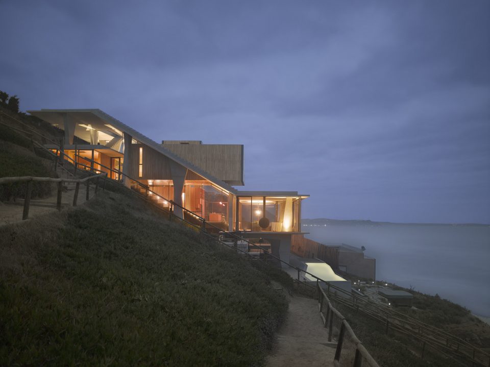 Ghat House by Max Núñez