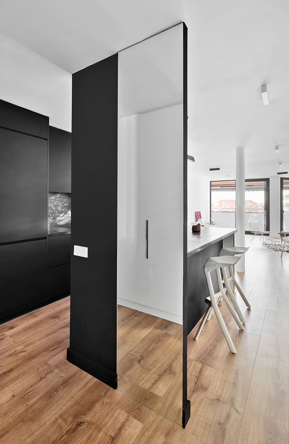 apartamento sardenya by raul sanchez architects