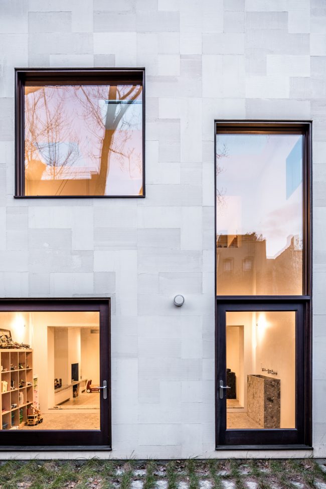 An Extended Townhouse in Brooklyn by vonDALWIG Architecture