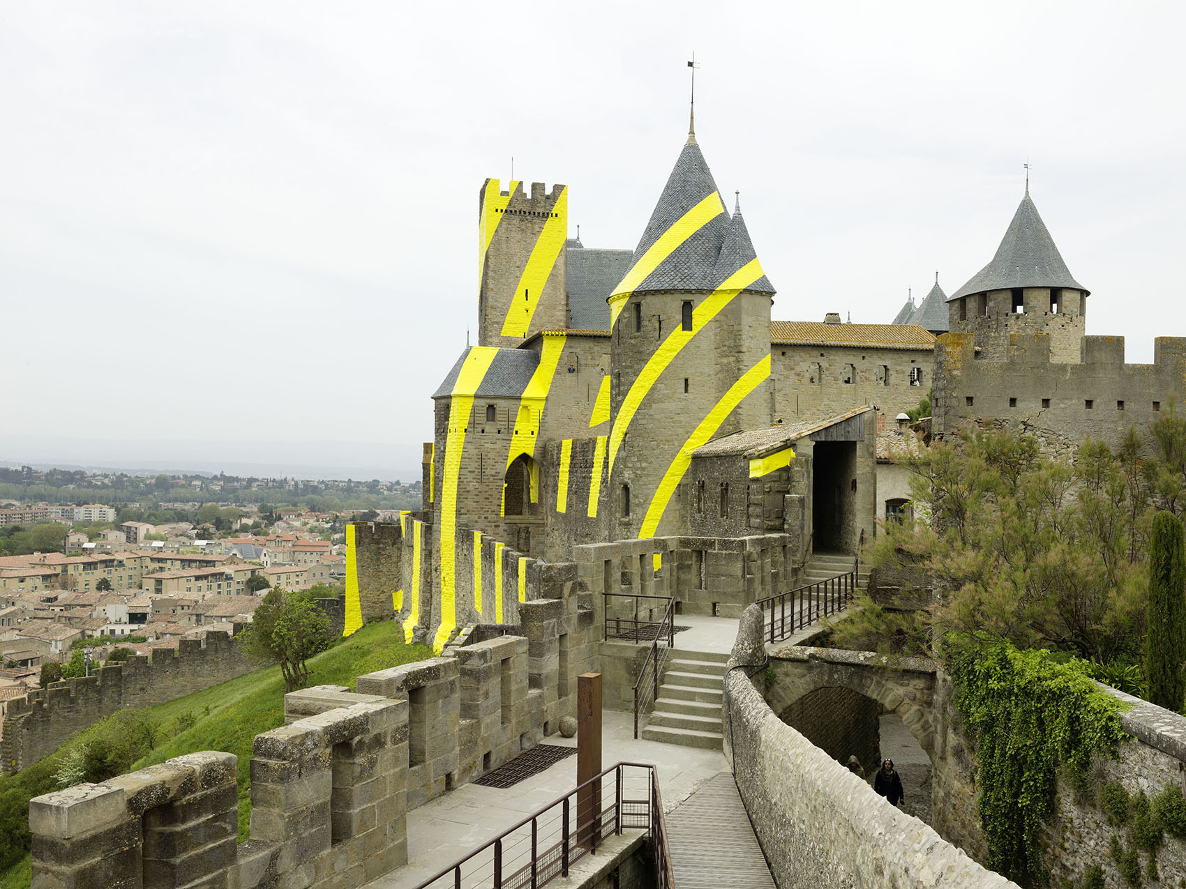 eccentric concentric circles by felice varini