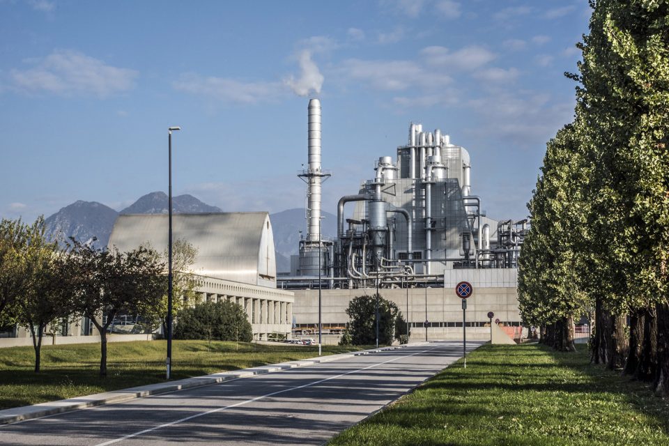 The Fantoni Plaxil 8 manufacturing building by Studio Valle Architetti Associati