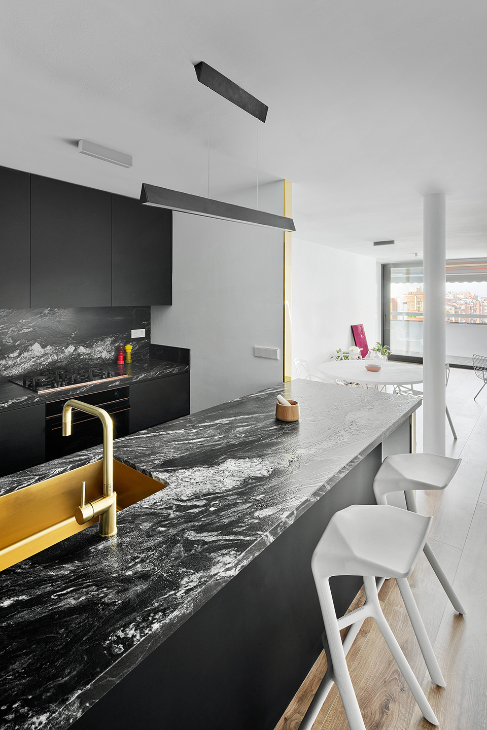 apartamento sardenya by raul sanchez architects