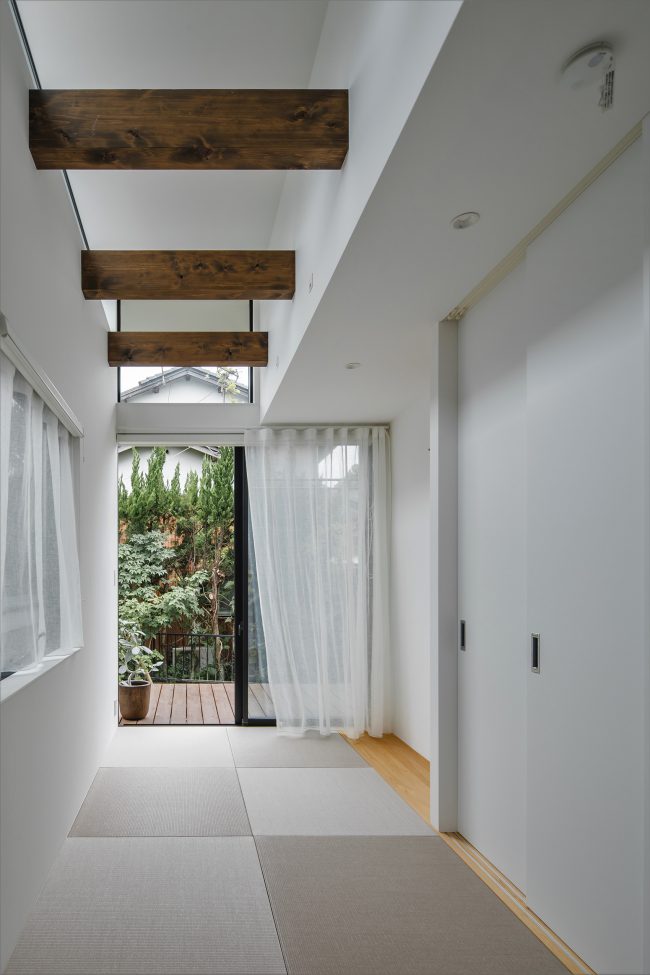 Ishibehigashi House by ALTS DESIGN OFFICE