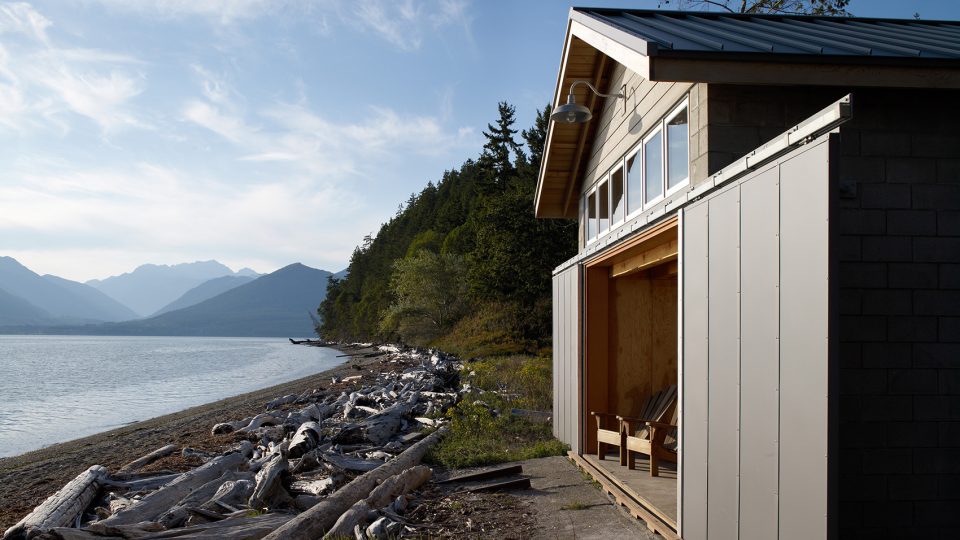 Hood Canal Boat House by Hoedemaker Pfeiffer