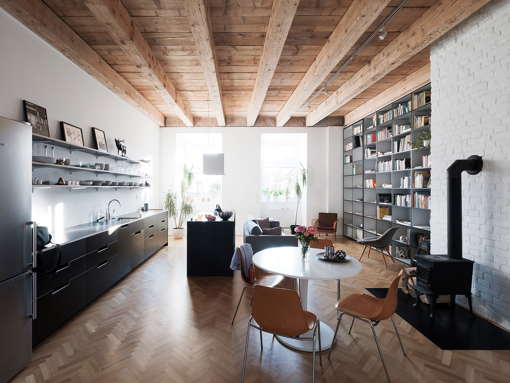 TRN - Apartment Refurbishment by JRKVC - Gooood