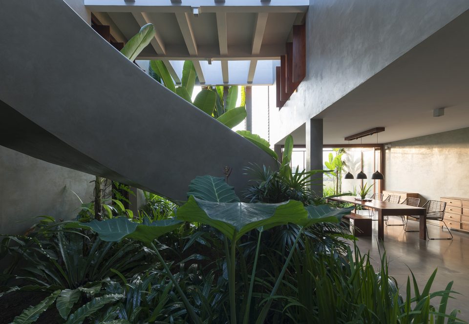 Nucleus House Malabe by Palinda Kannangara architects