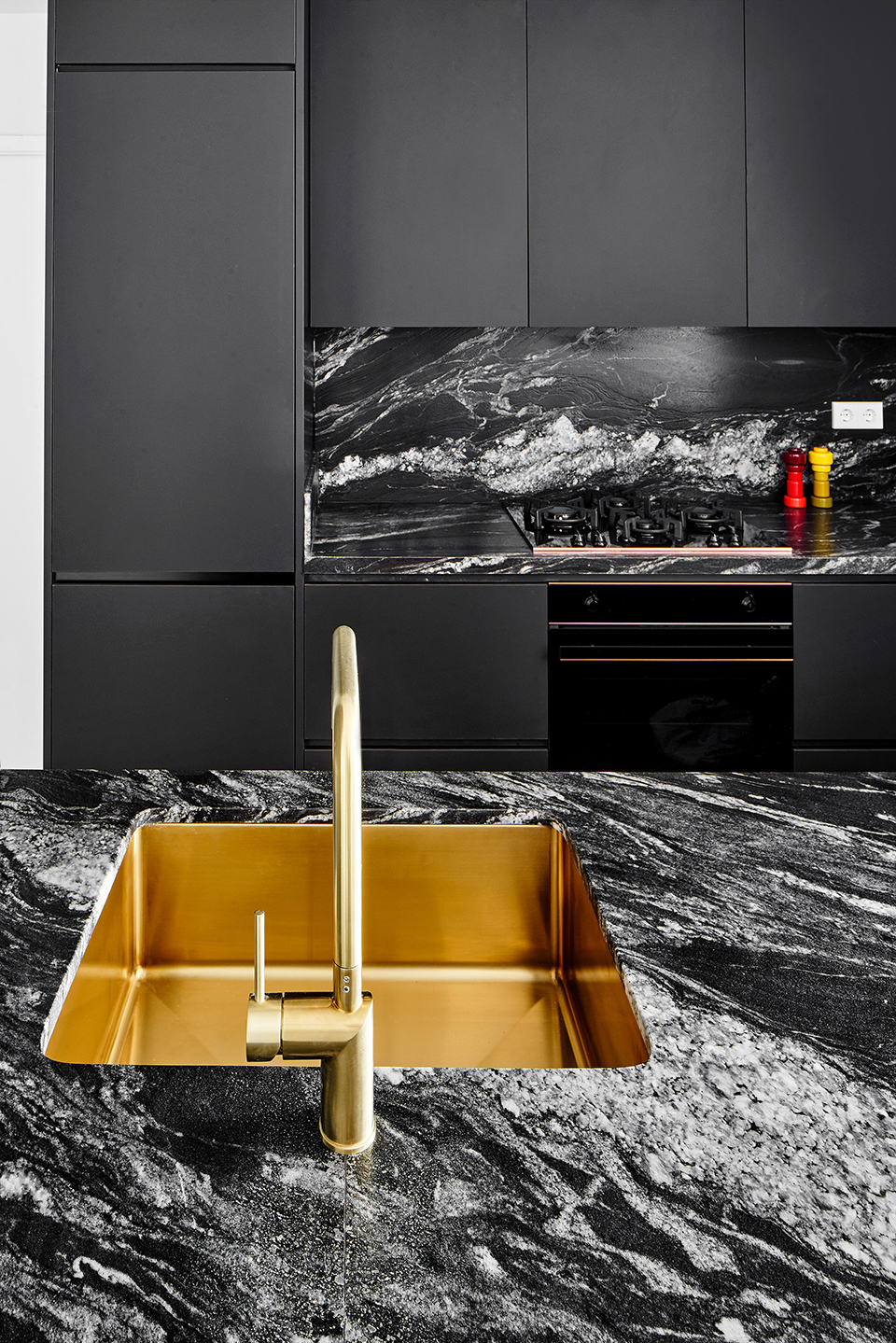 apartamento sardenya by raul sanchez architects