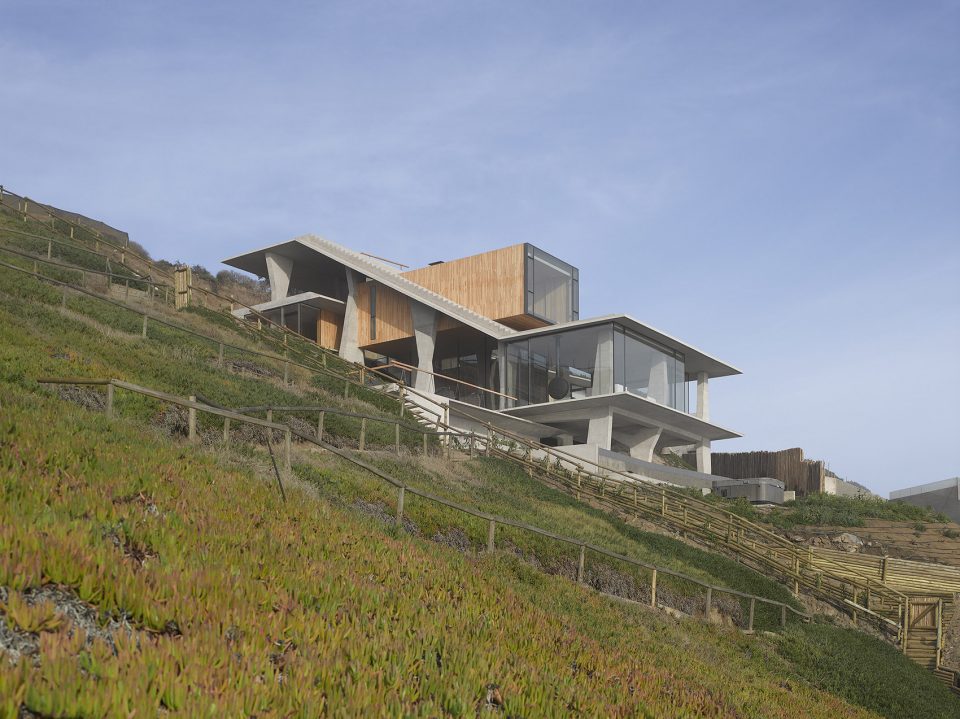 Ghat House by Max Núñez