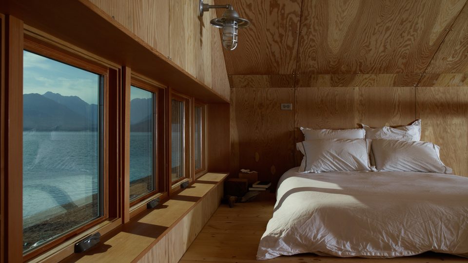 Hood Canal Boat House by Hoedemaker Pfeiffer