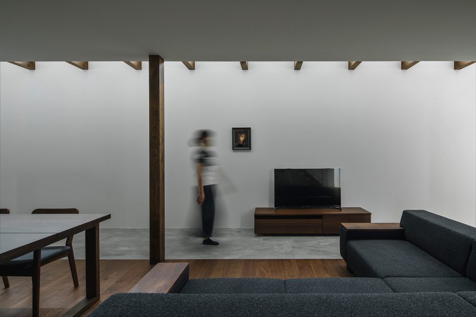 Ishibehigashi House by ALTS DESIGN OFFICE