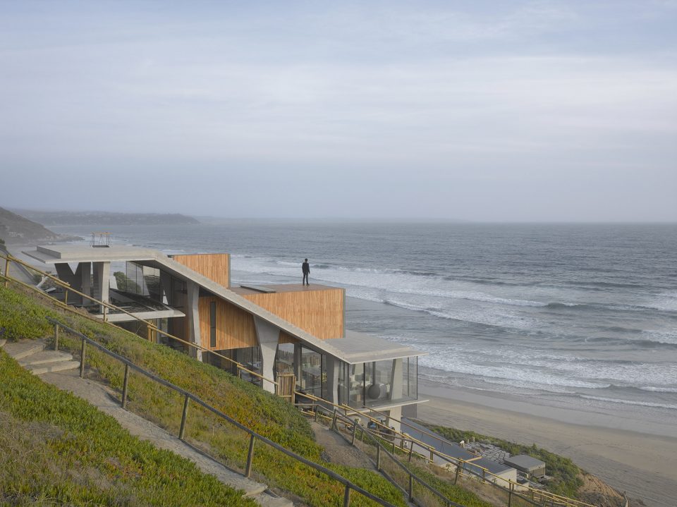 Ghat House by Max Núñez