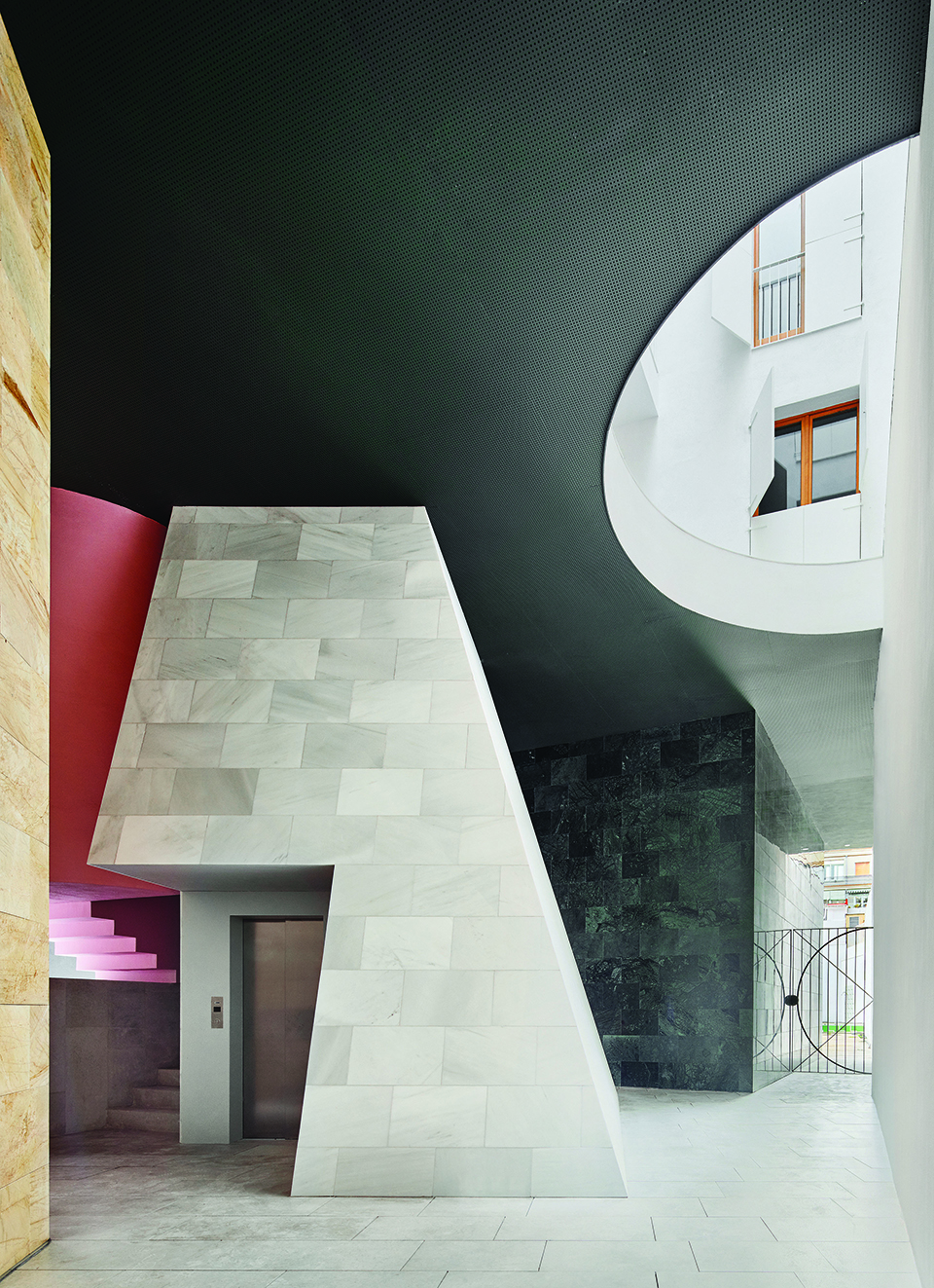110 Rooms – Housing Block In Barcelona by MAIO