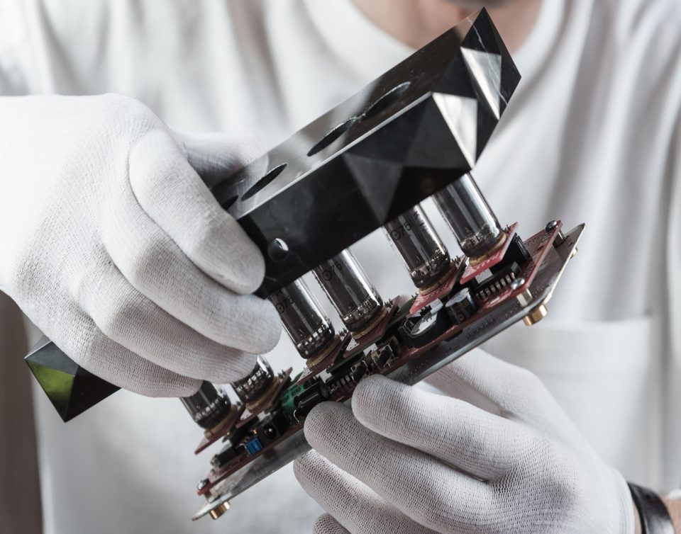 Nixie tube clock Yaroslav Misonzhnikov 1
