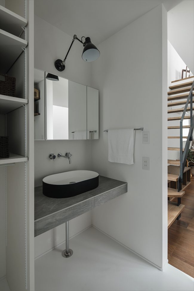 Ishibehigashi House by ALTS DESIGN OFFICE