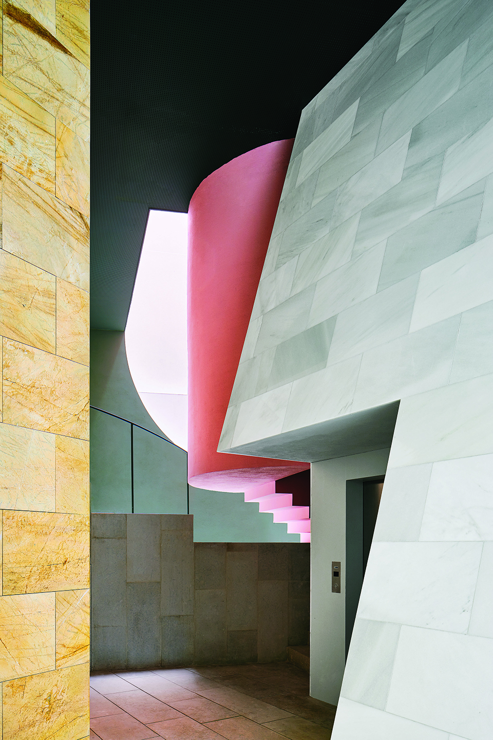 110 Rooms – Housing Block In Barcelona by MAIO