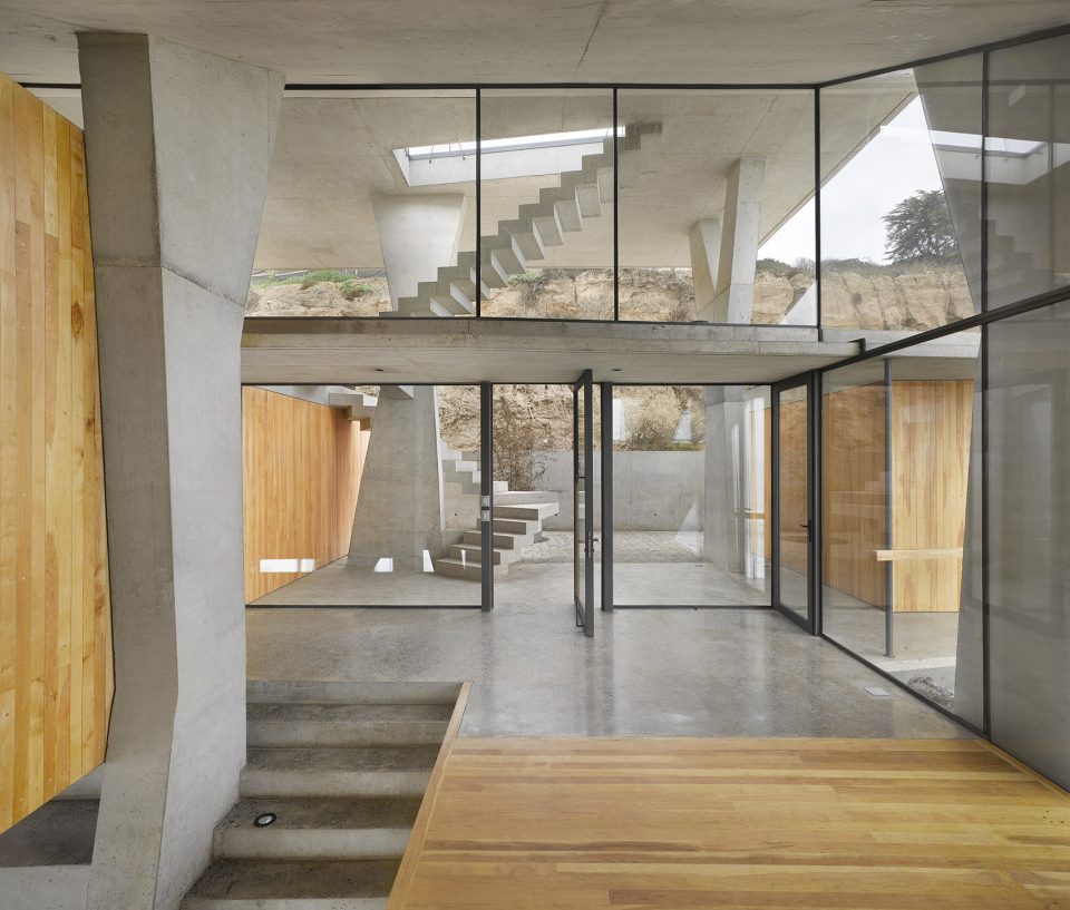 Ghat House by Max Núñez