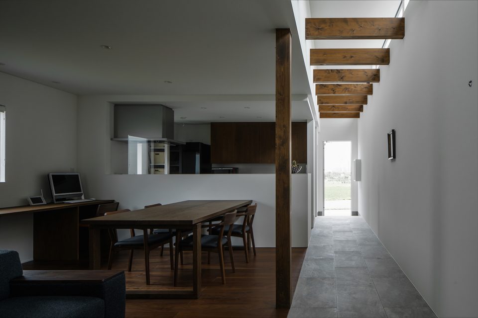 Ishibehigashi House by ALTS DESIGN OFFICE