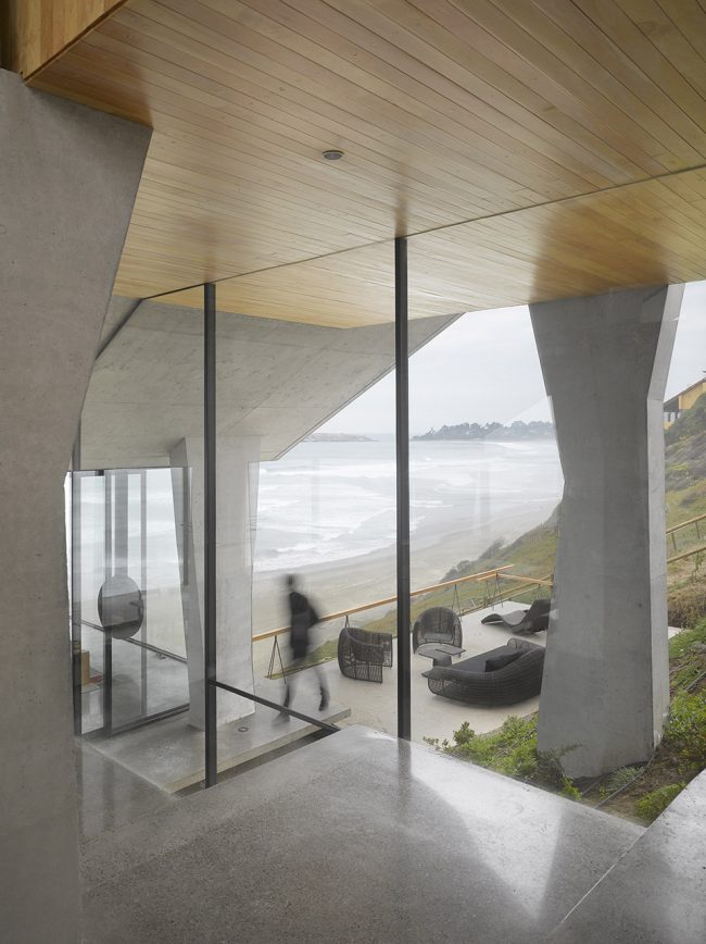 Ghat House by Max Núñez