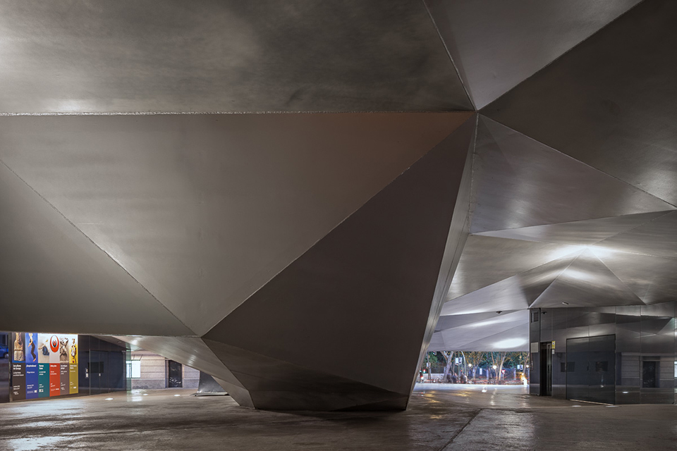 CaixaForum Madrid by HERZOG & DE MEURON - 谷德设计网
