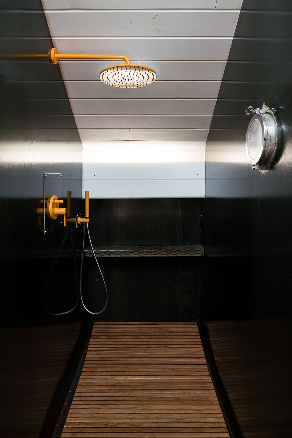 refurbishment of a small attached house by pia mendaro