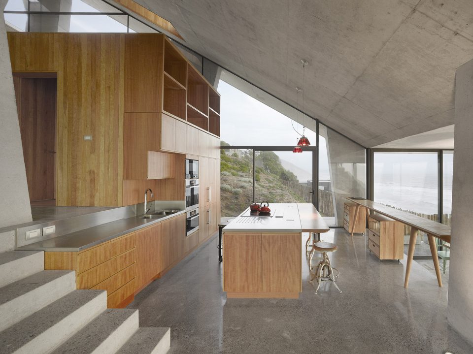 Ghat House by Max Núñez