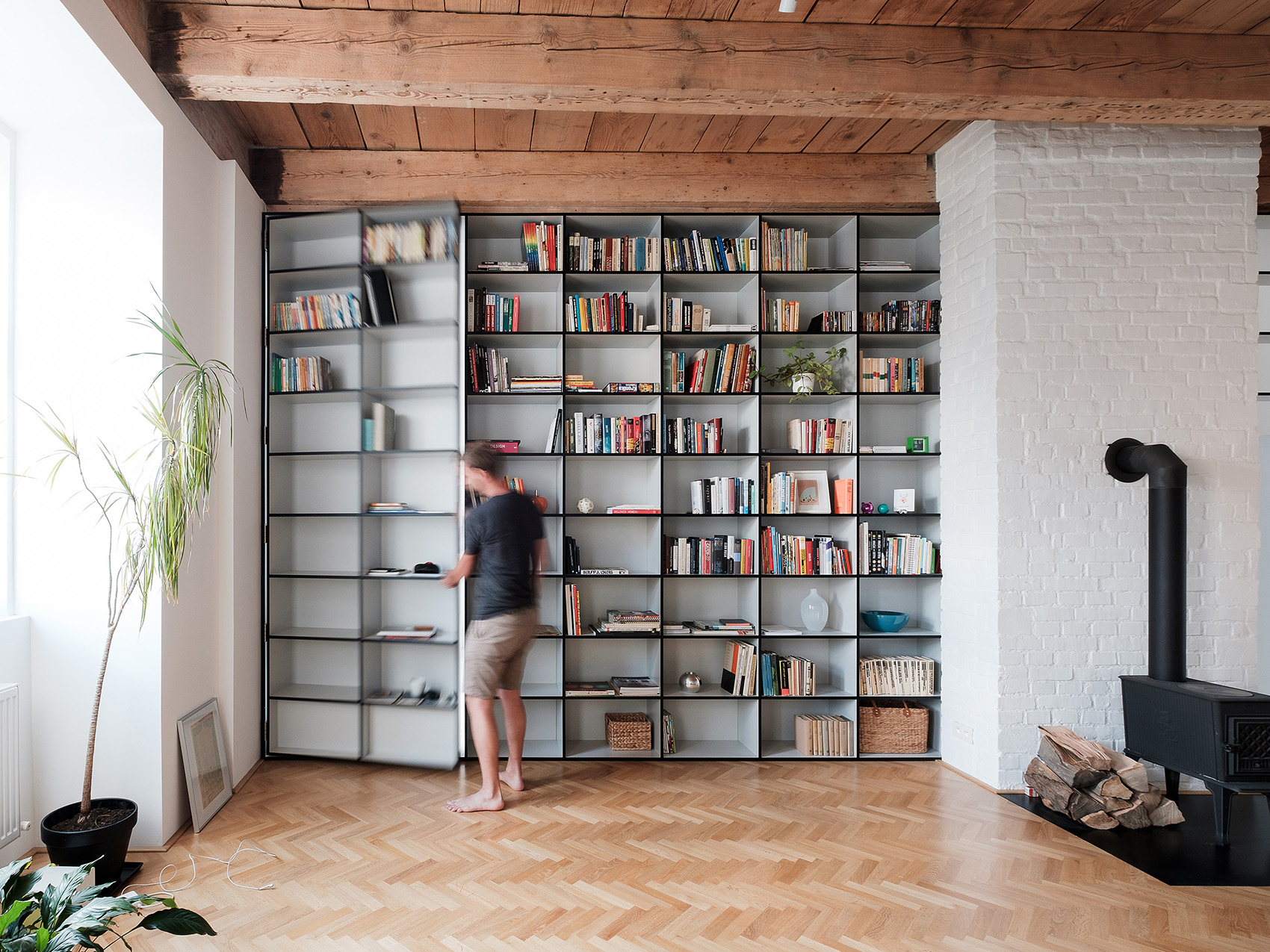 TRN - Apartment Refurbishment by JRKVC - Gooood