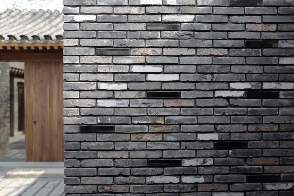Beijing Bai TaSi Hutong courtyard house renovation by B.L.U.E. Architecture Studio