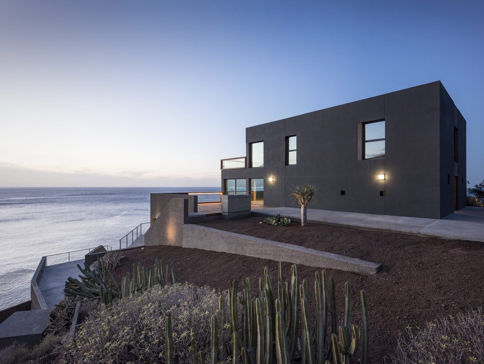 House in Puerto de la Madera by Alejandro Beautell