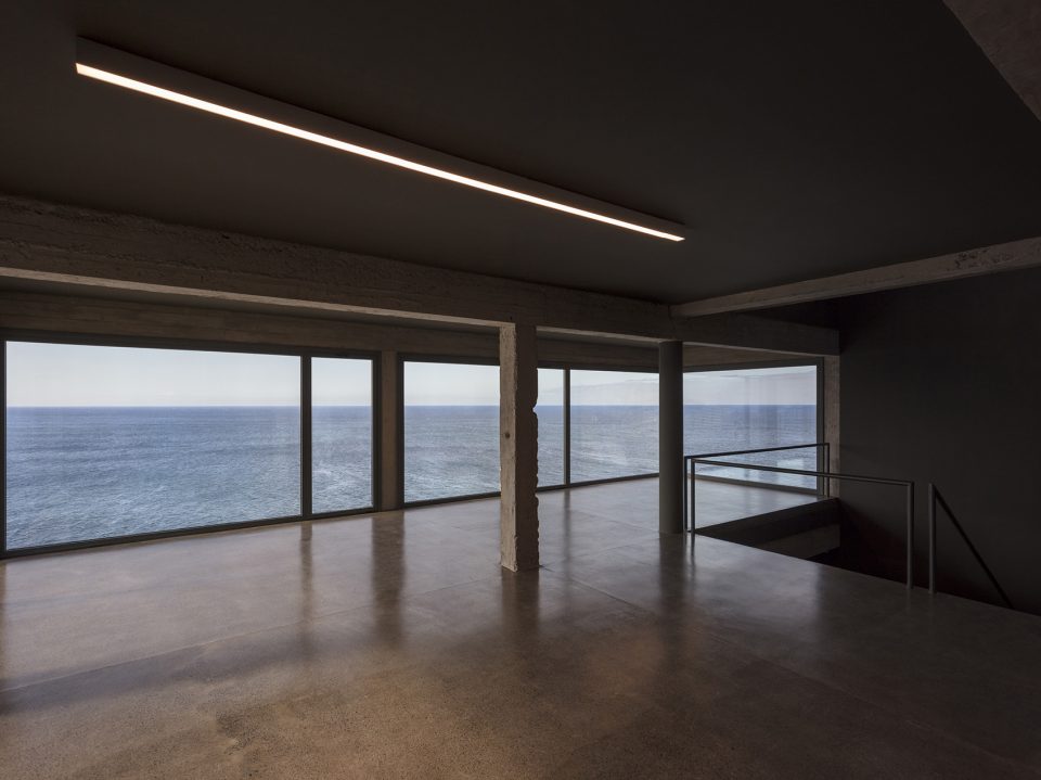 House in Puerto de la Madera by Alejandro Beautell