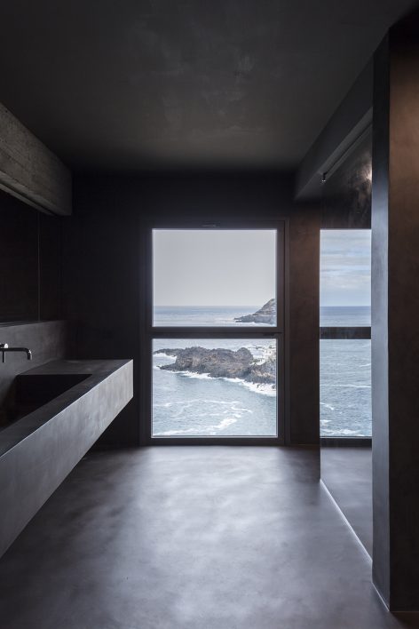 House in Puerto de la Madera by Alejandro Beautell