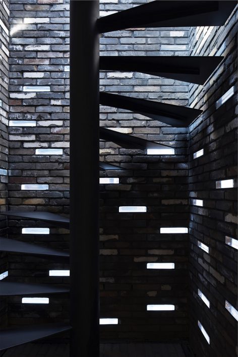 Beijing Bai TaSi Hutong courtyard house renovation by B.L.U.E. Architecture Studio