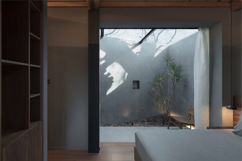 Beijing Bai TaSi Hutong courtyard house renovation by B.L.U.E. Architecture Studio